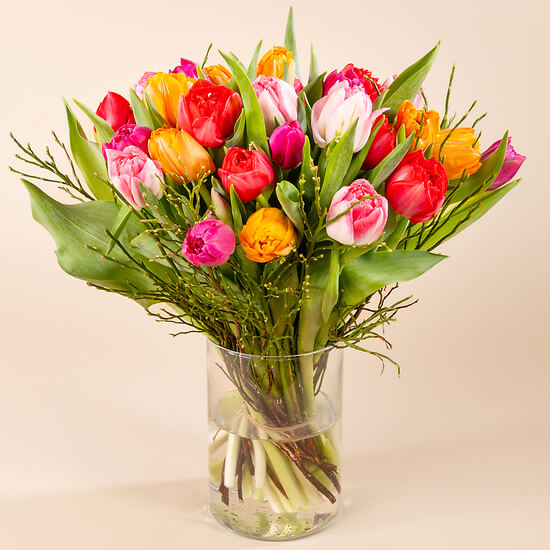 Denk an Dich – bunte Tulpen mit Vase